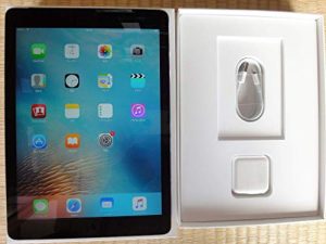 Apple iPad Air 16GB WiFi Tablet - Space Gray (Renewed)
